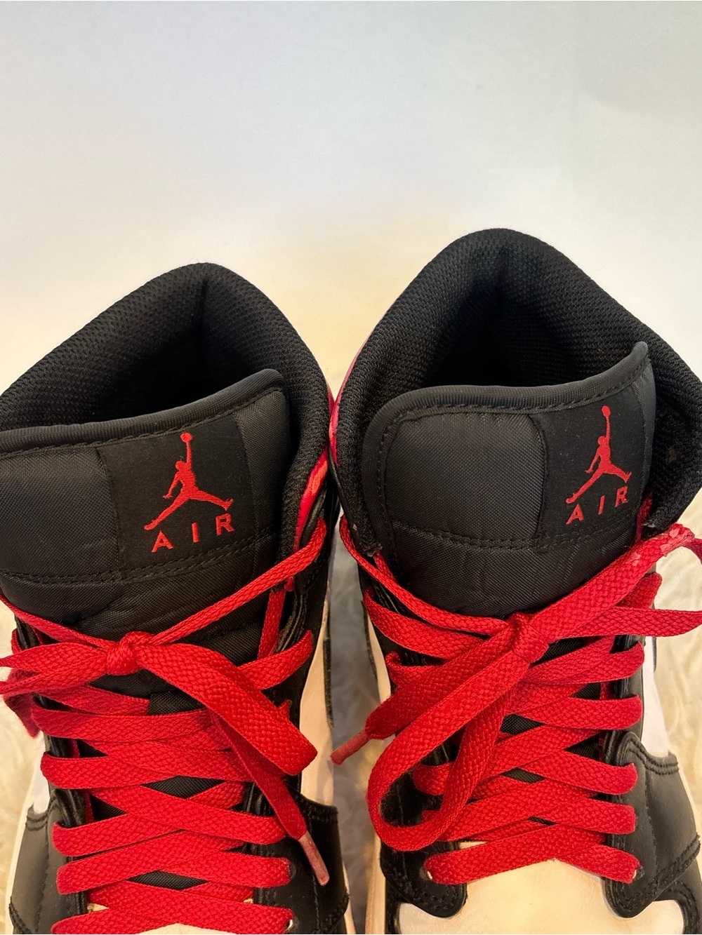 Nike Air Jordan 1 Mid Gym Red Black Toe Size 8 Men's Great Condition - Picture 10 of 16